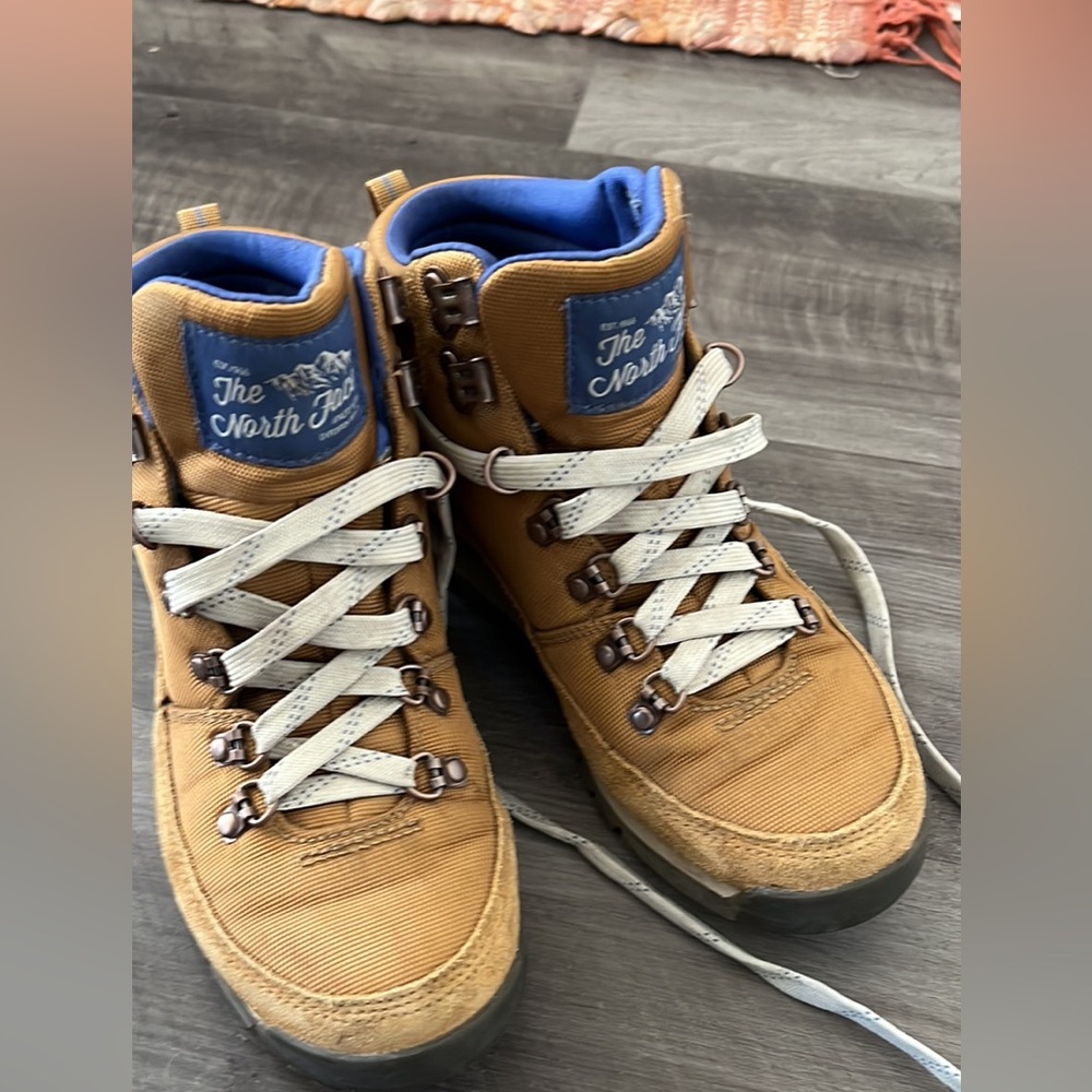 North face women’s boots